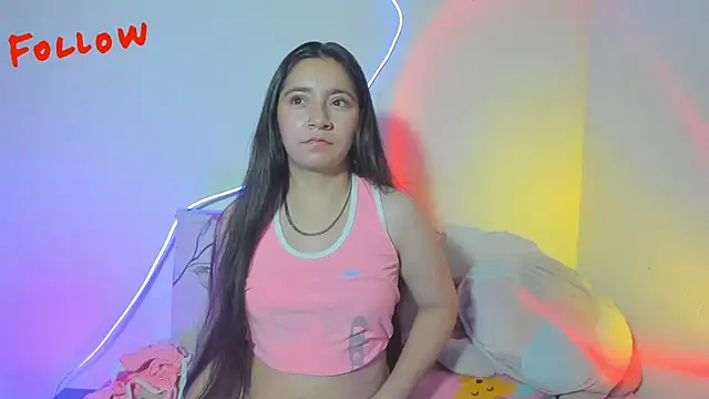 Snapshot of litle_mily_ chatting on 10-28-25, 11:25 litle mily online show from 10-28-25, 11:25