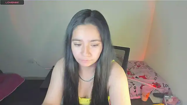 Snapshot of litle_mily_ chatting on 12-21-25, 01:35 litle mily online show from 12-21-25, 01:35