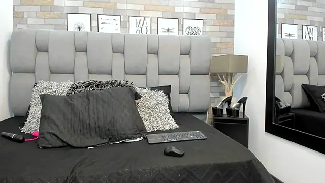 KariinaTaylor online show from 06-12-26, 07:02