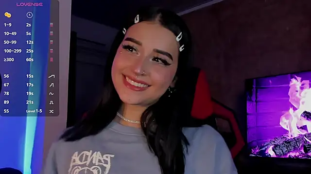 Snapshot of Charlotte_greys chatting on 01-07-25, 11:45 Charlotte greys online show from 01-07-25, 11:45