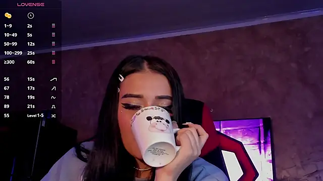 Snapshot of Charlotte_greys chatting on 01-08-25, 03:51 Charlotte greys online show from 01-08-25, 03:51