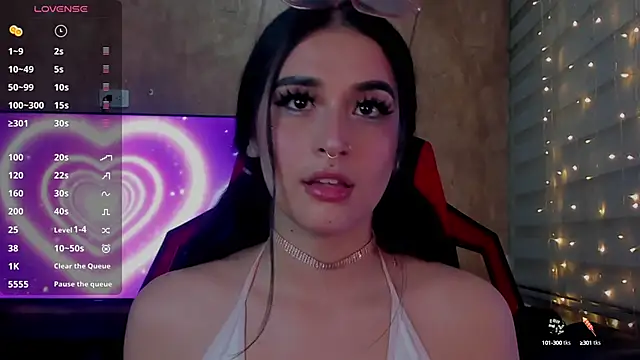 Snapshot of Charlotte_greys chatting on 02-07-25, 02:08 Charlotte greys online show from 02-07-25, 02:08