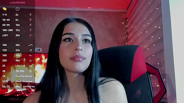 Snapshot of Charlotte_greys chatting on 03-05-25, 01:52 Charlotte greys online show from 03-05-25, 01:52