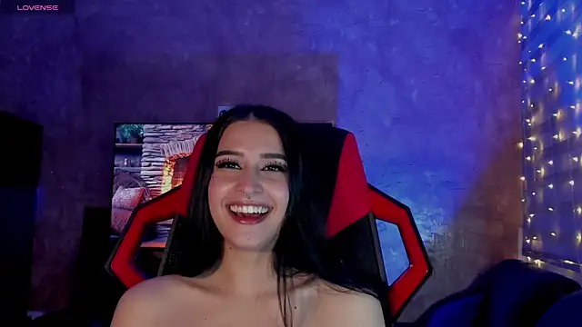 Snapshot of Charlotte_greys chatting on 03-20-25, 03:56 Charlotte greys online show from 03-20-25, 03:56