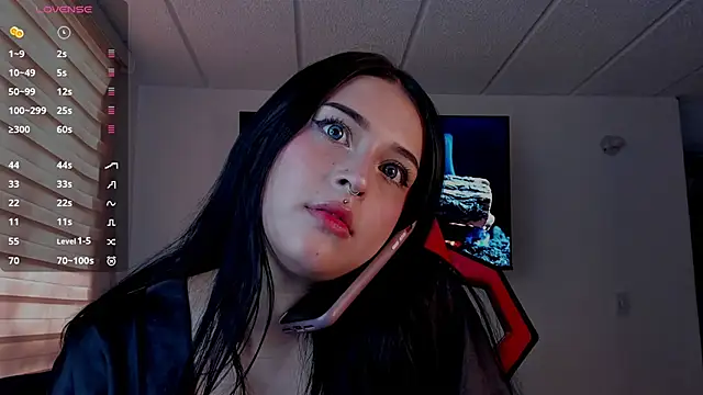 Snapshot of Charlotte_greys chatting on 09-16-25, 08:21 Charlotte greys online show from 09-16-25, 08:21