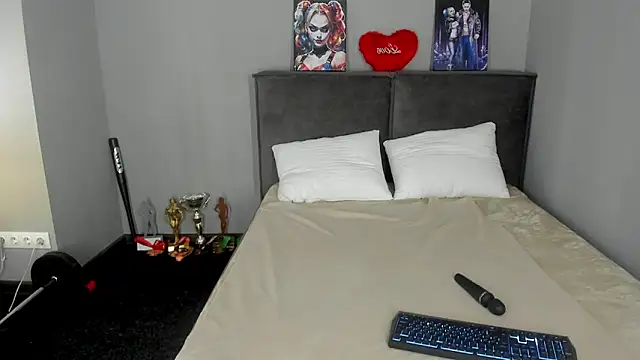 MuscleXXXBarbie online show from 06-12-26, 01:59