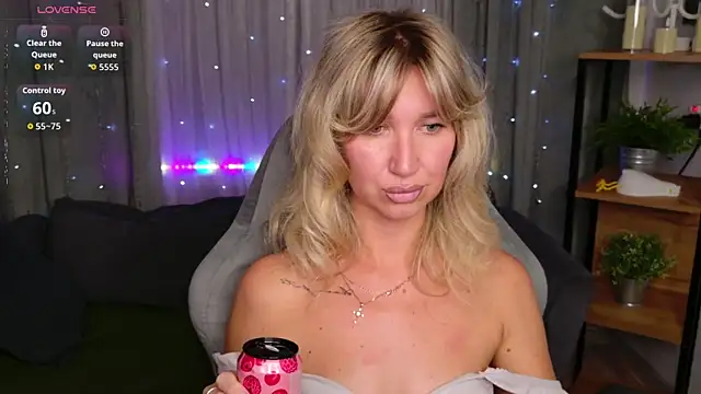 Snapshot of MilaBott chatting on 07-31-26, 05:45 MilaBott online show from 07-31-26, 05:45