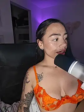 helena smith online show from 07-08-26, 03:33