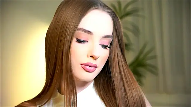 petitegonwiild online show from 10-08-25, 10:40