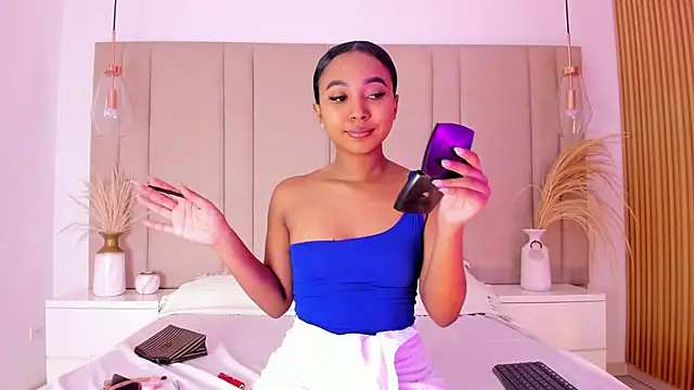 Snapshot of GabrielaLugo chatting on 03-13-25, 11:41 GabrielaLugo online show from 03-13-25, 11:41