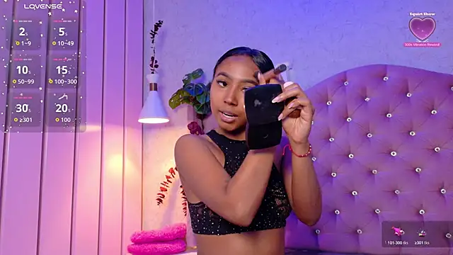 Snapshot of GabrielaLugo chatting on 10-17-25, 12:52 GabrielaLugo online show from 10-17-25, 12:52