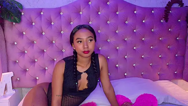 Snapshot of GabrielaLugo chatting on 11-17-25, 01:17 GabrielaLugo online show from 11-17-25, 01:17