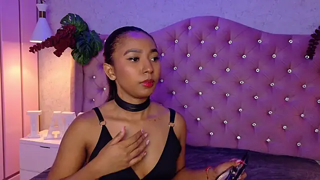 Snapshot of GabrielaLugo chatting on 11-20-25, 02:50 GabrielaLugo online show from 11-20-25, 02:50