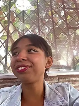 Snapshot of suzanelee chatting on 12-16-24, 02:38 suzanelee online show from 12-16-24, 02:38