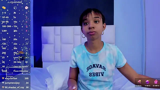 Snapshot of suzanelee chatting on 01-10-25, 03:37 suzanelee online show from 01-10-25, 03:37