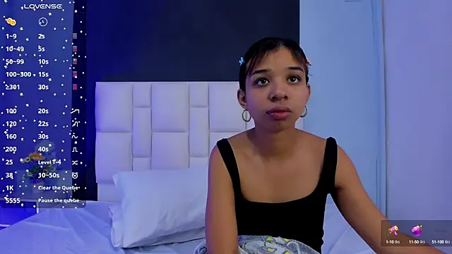 Snapshot of suzanelee chatting on 01-11-25, 11:34 suzanelee online show from 01-11-25, 11:34