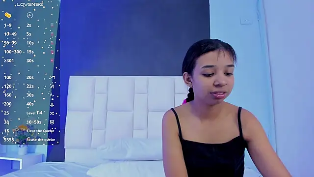 Snapshot of suzanelee chatting on 01-12-25, 12:01 suzanelee online show from 01-12-25, 12:01