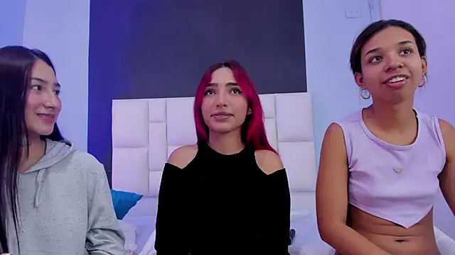 Snapshot of suzanelee chatting on 01-14-25, 03:15 suzanelee online show from 01-14-25, 03:15