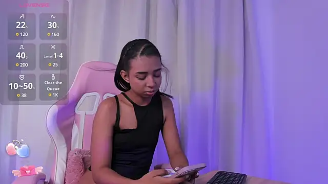 Snapshot of suzanelee chatting on 01-21-25, 09:25 suzanelee online show from 01-21-25, 09:25