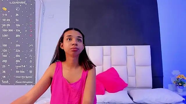 Snapshot of suzanelee chatting on 01-27-25, 03:04 suzanelee online show from 01-27-25, 03:04