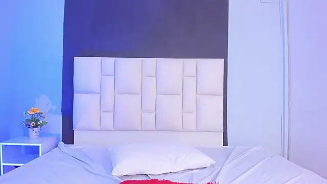 Snapshot of suzanelee chatting on 02-15-25, 02:44 suzanelee online show from 02-15-25, 02:44