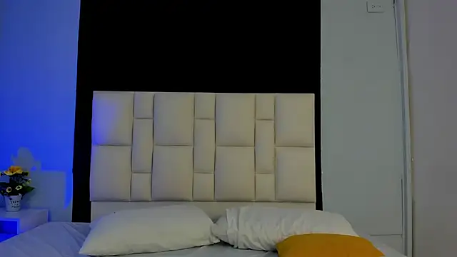 Snapshot of suzanelee chatting on 02-25-25, 01:50 suzanelee online show from 02-25-25, 01:50