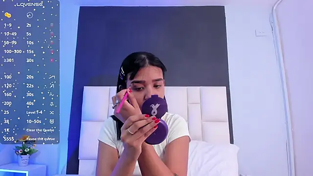 Snapshot of suzanelee chatting on 03-06-25, 11:36 suzanelee online show from 03-06-25, 11:36