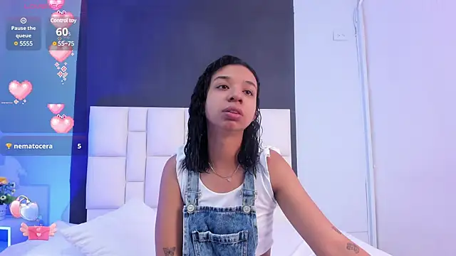 Snapshot of suzanelee chatting on 03-14-25, 11:34 suzanelee online show from 03-14-25, 11:34