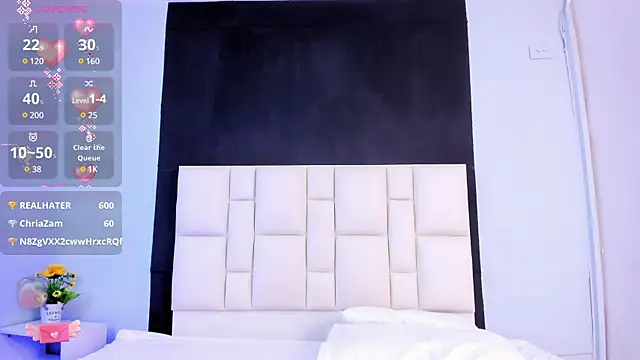 Snapshot of suzanelee chatting on 03-18-25, 02:59 suzanelee online show from 03-18-25, 02:59