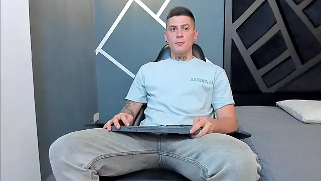 Yeiko Romero  online show from 01-17-25, 05:19