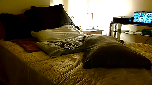 Snapshot of ImYourXtoy chatting on 01-14-26, 08:36 ImYourXtoy online show from 01-14-26, 08:36