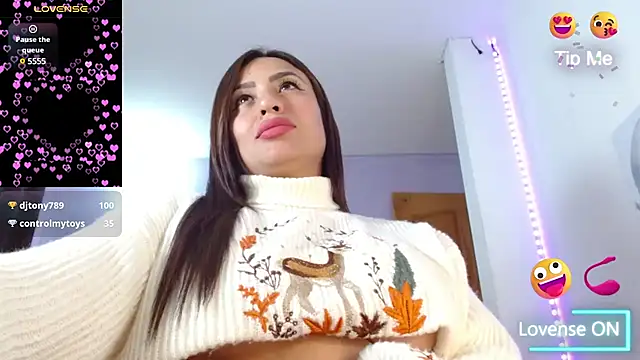 Snapshot of Paulina_627 chatting on 01-28-25, 05:35 Paulina 627 online show from 01-28-25, 05:35