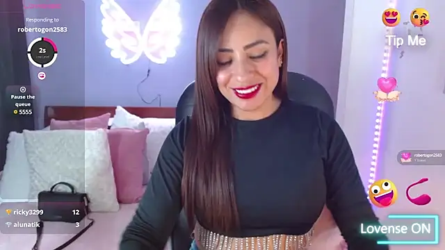 Snapshot of Paulina_627 chatting on 03-08-25, 05:11 Paulina 627 online show from 03-08-25, 05:11