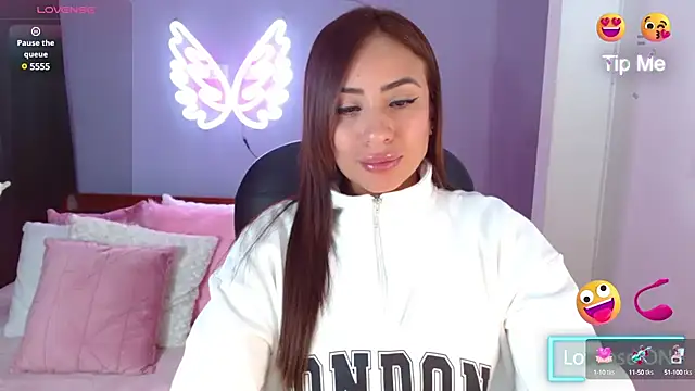 Snapshot of Paulina_627 chatting on 03-19-25, 03:29 Paulina 627 online show from 03-19-25, 03:29