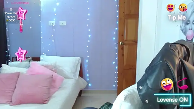 Snapshot of Paulina_627 chatting on 10-10-25, 03:44 Paulina 627 online show from 10-10-25, 03:44