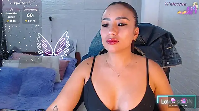 Snapshot of Paulina_627 chatting on 08-05-26, 04:32 Paulina 627 online show from 08-05-26, 04:32