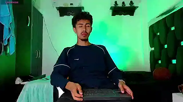 RyanRizzo online show from 12-21-24, 05:36