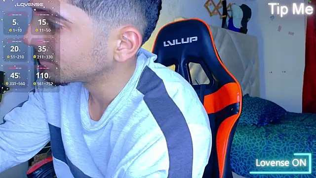 Rich boy01 online show from 10-28-25, 09:28