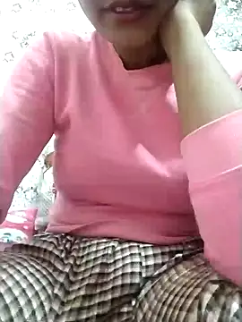 Snapshot of aarjulove chatting on 12-19-24, 04:35 aarjulove online show from 12-19-24, 04:35