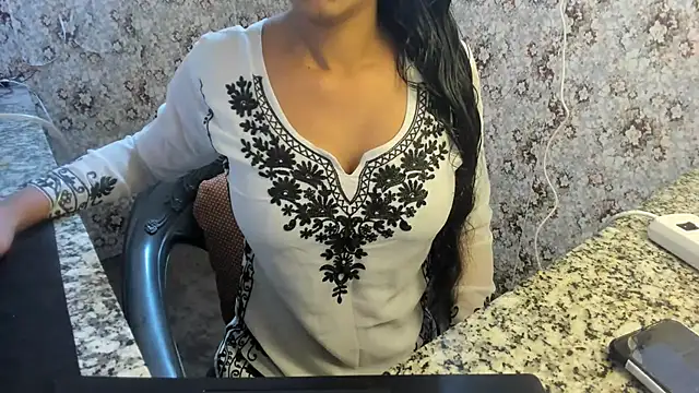 Snapshot of aarjulove chatting on 02-10-25, 06:20 aarjulove online show from 02-10-25, 06:20