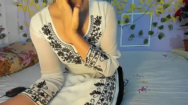 Snapshot of aarjulove chatting on 05-06-26, 02:40 aarjulove online show from 05-06-26, 02:40