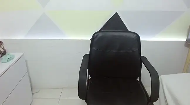 Snapshot of Suxxxy_ chatting on 02-03-25, 10:54 Suxxxy online show from 02-03-25, 10:54