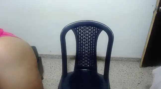 Snapshot of Suxxxy_ chatting on 02-04-25, 08:06 Suxxxy online show from 02-04-25, 08:06