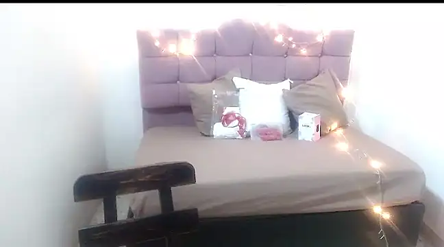 Snapshot of Suxxxy_ chatting on 03-13-25, 03:50 Suxxxy online show from 03-13-25, 03:50