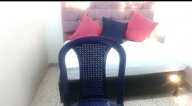 Snapshot of Suxxxy_ chatting on 03-15-25, 01:07 Suxxxy online show from 03-15-25, 01:07