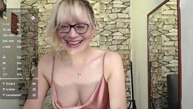 Snapshot of JessicaMuse chatting on 01-08-25, 11:52 JessicaMuse online show from 01-08-25, 11:52