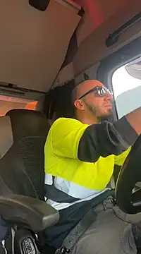 Snapshot of donnuozfutura chatting on 12-31-24, 04:14 donnuozfutura online show from 12-31-24, 04:14