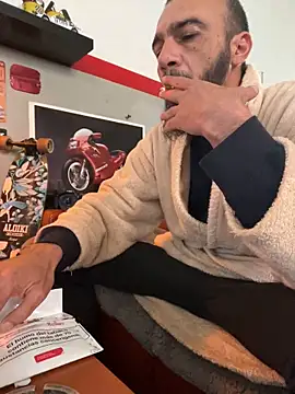 Snapshot of donnuozfutura chatting on 02-01-25, 12:16 donnuozfutura online show from 02-01-25, 12:16