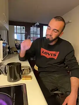 Snapshot of donnuozfutura chatting on 02-05-25, 10:41 donnuozfutura online show from 02-05-25, 10:41