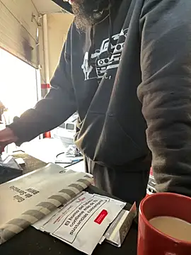 Snapshot of donnuozfutura chatting on 03-05-25, 09:16 donnuozfutura online show from 03-05-25, 09:16